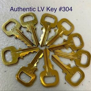 💯 Auth LV Spare Key #304